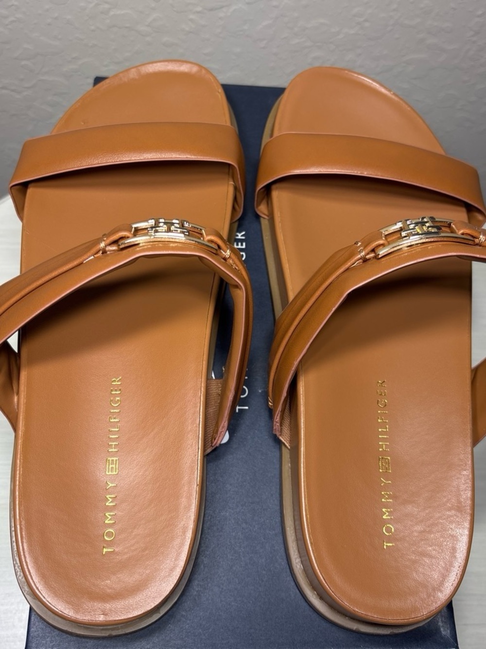 Tommy Hilfiger Jylian Double
Strap Footbed Slide Sandals
Medium Natural 9.5 NIB - Picture 4 of 5